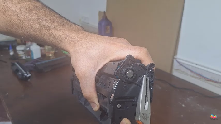 مرحله اول: جداسازی دو نیمه کارتریج